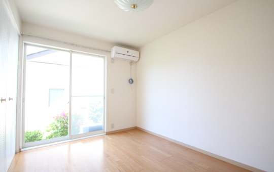 【ジュネス白楽】★白楽駅徒歩3分★収納の大きなお部屋です！