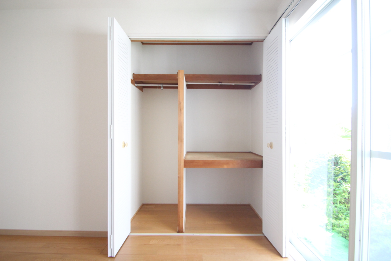 【ジュネス白楽】★白楽駅徒歩3分★収納の大きなお部屋です！