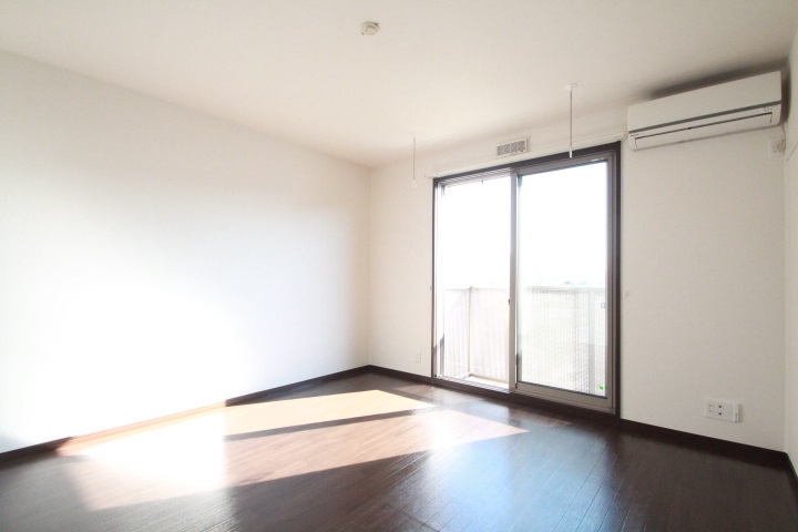 【Charmant】ウォークインクローゼット！南向きで明るいお部屋です☀
