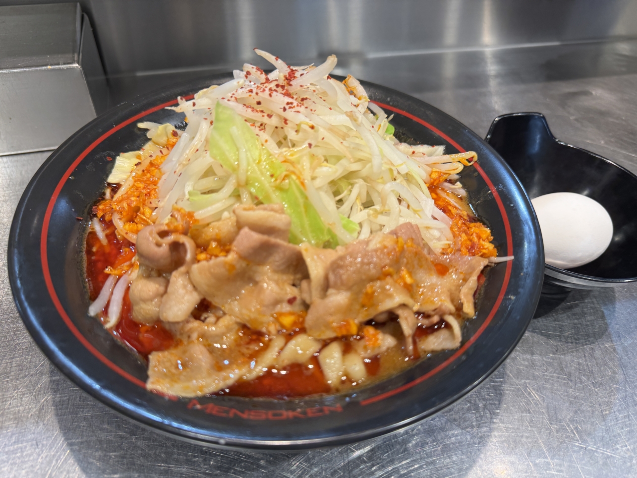 大人気！メディアから引っ張りだこの旨辛ラーメン🍜【麺創研 紅】