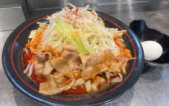 大人気！メディアから引っ張りだこの旨辛ラーメン🍜【麺創研 紅】