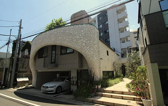 【神山町・松濤】全戸角部屋×デザイナーズRC造｜大使館が点在する都内屈指の高級住宅街の1LDK