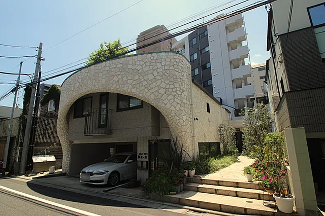 【神山町・松濤】全戸角部屋×デザイナーズRC造｜大使館が点在する都内屈指の高級住宅街の1LDK