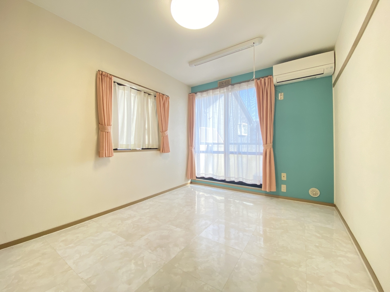 【クレールハイツ三ツ沢】バス・トイレ別！人気の出窓付き物件です♪