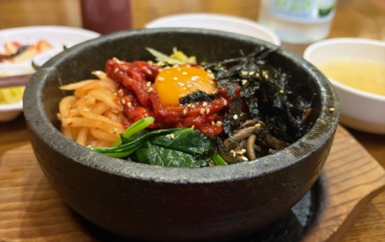 池袋ランチで韓国気分！「イモチャン」の石焼ビビンパが想像以上に満足度高かった