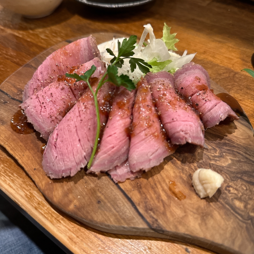 鮮魚とローストビーフが美味い！少人数での飲み会に☆【オモウツボ】