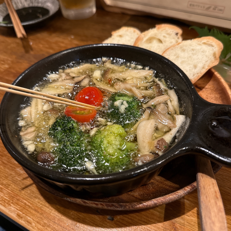 鮮魚とローストビーフが美味い！少人数での飲み会に☆【オモウツボ】