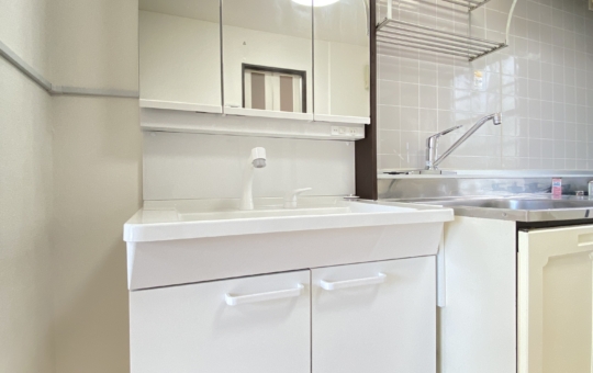 【WINDS三ツ沢】こだわりの三面鏡つきシャンプードレッサー♪コスパ最強物件です！