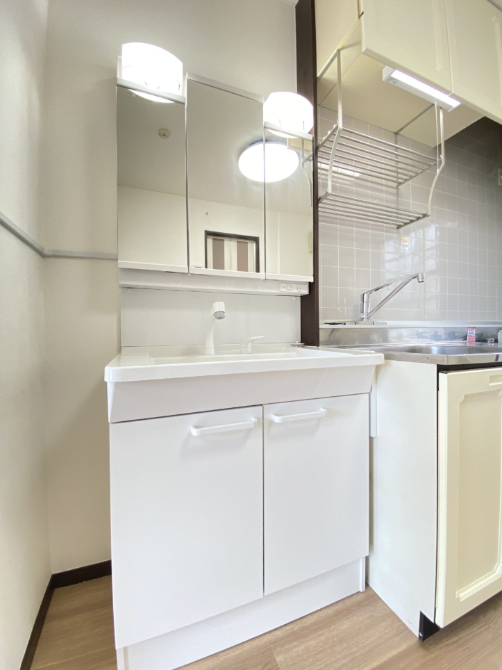 【WINDS三ツ沢】こだわりの三面鏡つきシャンプードレッサー♪コスパ最強物件です！