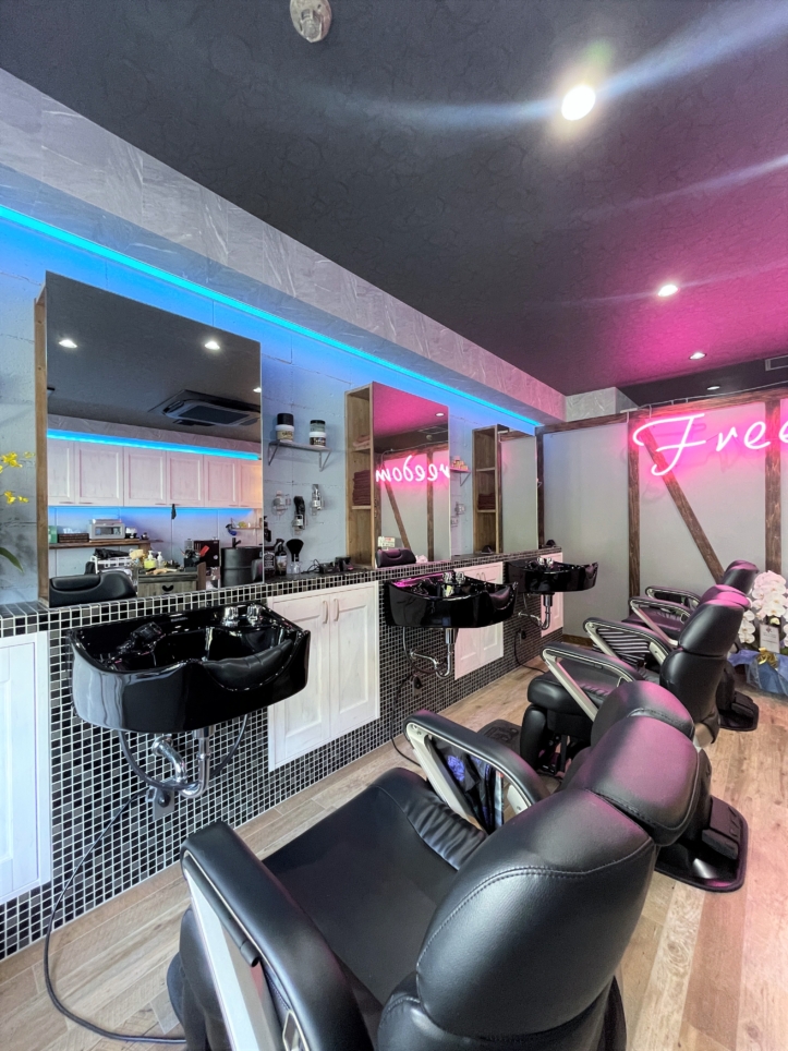 遊び心あふれる大人の隠れ家！BARBER SHOP Freedom♪