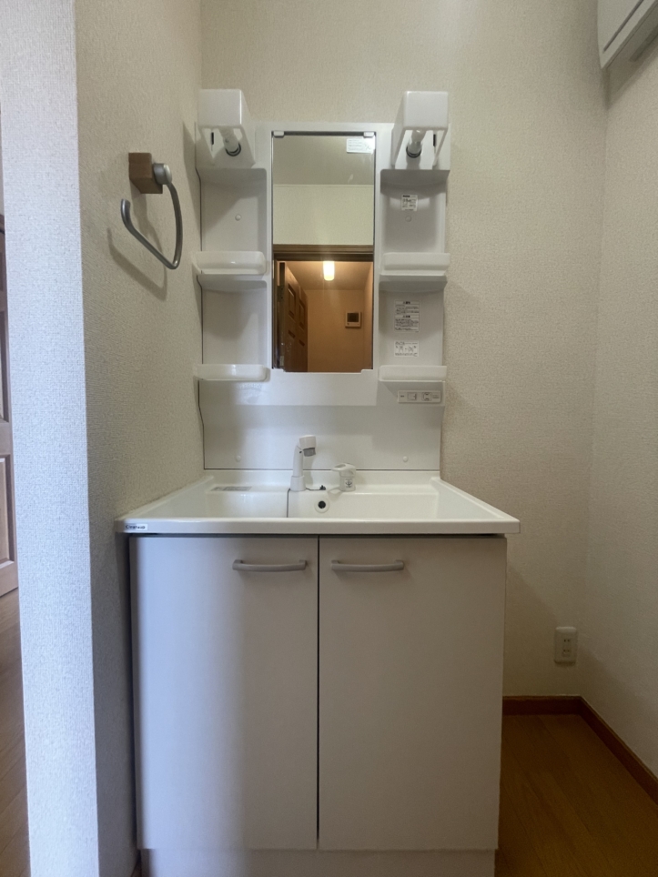 南向きの明るいお部屋♪サンリヴェール – 203号室