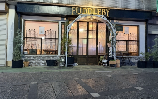 レトロな街並み【諏訪名店街の紅茶屋さん】