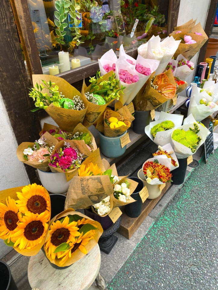 可愛いお花が並ぶ【bis flower】