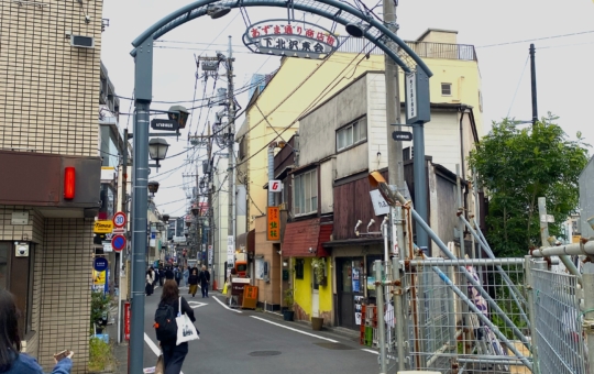 演劇や音楽の商店街【下北沢あずま通り商店街】