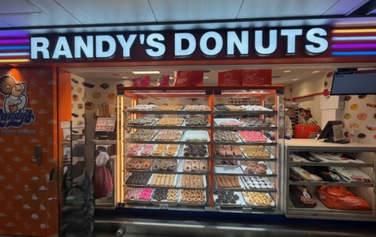 LA発の人気ドーナツ店「Randy’s Donuts」の池袋店に行ってみた☆
