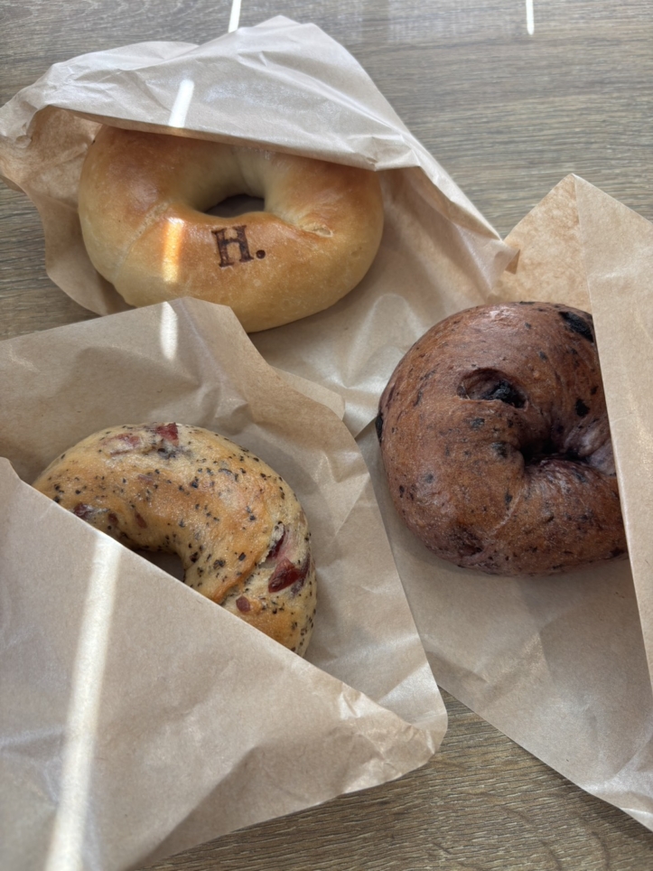 開店前から行列！！【HAL’S BAGEL. 自由が丘店】