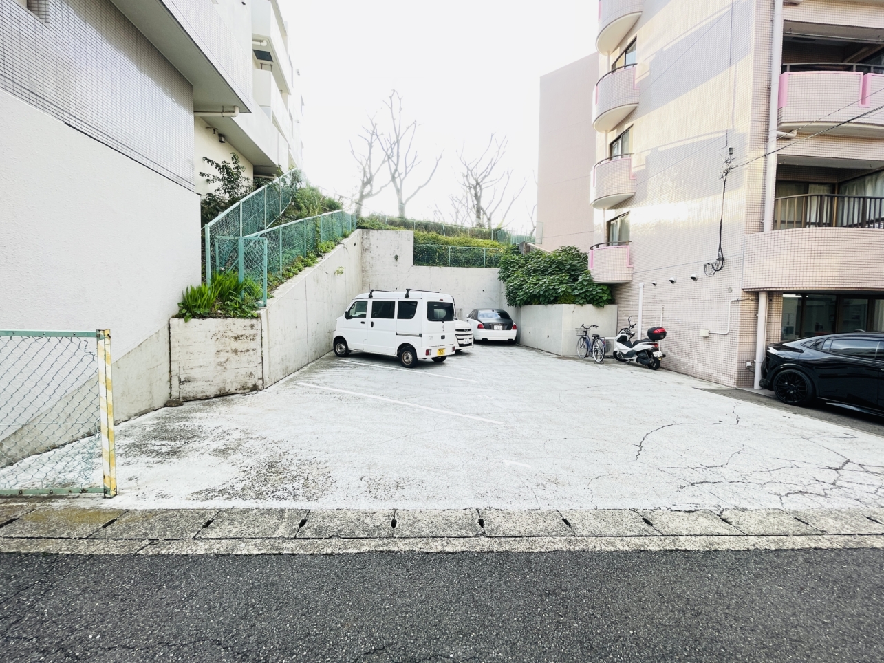 【ファミール幸栄】人気の二俣川駅から徒歩5分☆敷地内駐車場完備