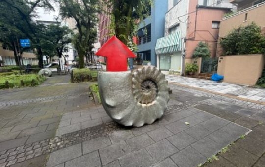 茗荷谷で見つけた！不思議なオブジェが並ぶ窪町東公園