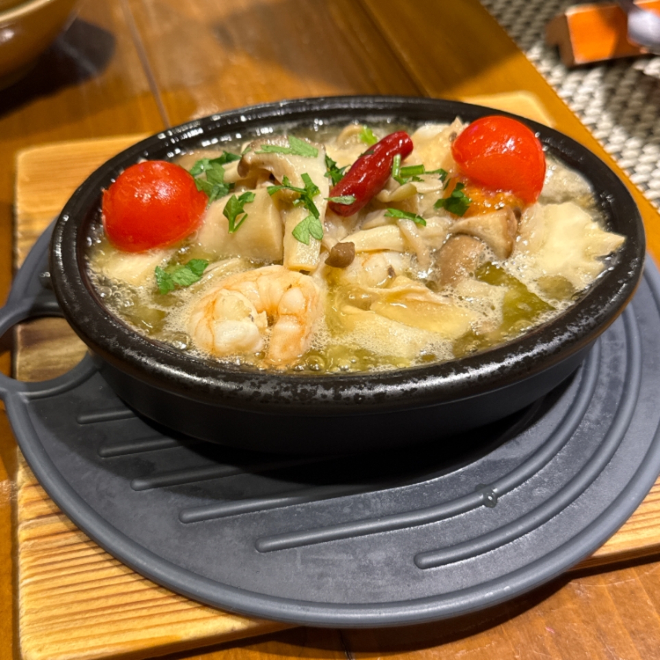 自家製サングリアと料理が映えるし美味しい♪【さんぐり家 武蔵小杉わいん処】