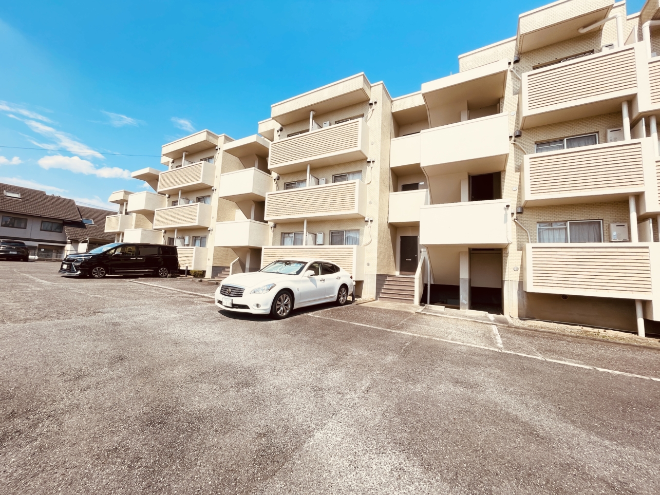 【ヒルクレスト石川】閑静な住宅地のRC造マンション☆敷地内駐車場あり