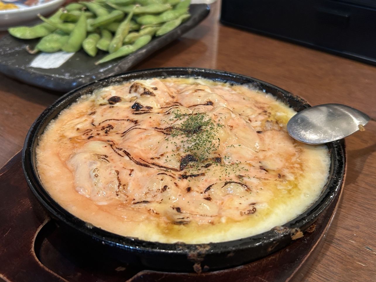 地元に愛される『ナポレオン』で楽しむ本格焼き鳥と絶品料理