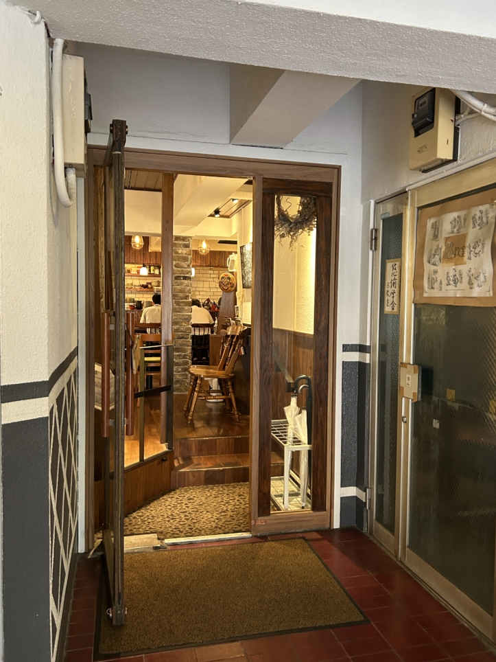 スタッフ間でも評判の定食店『三角』で焼き魚を堪能！