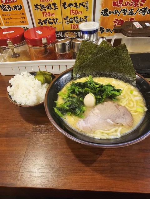 ☆明大前にある家系ラーメン屋　極味家☆