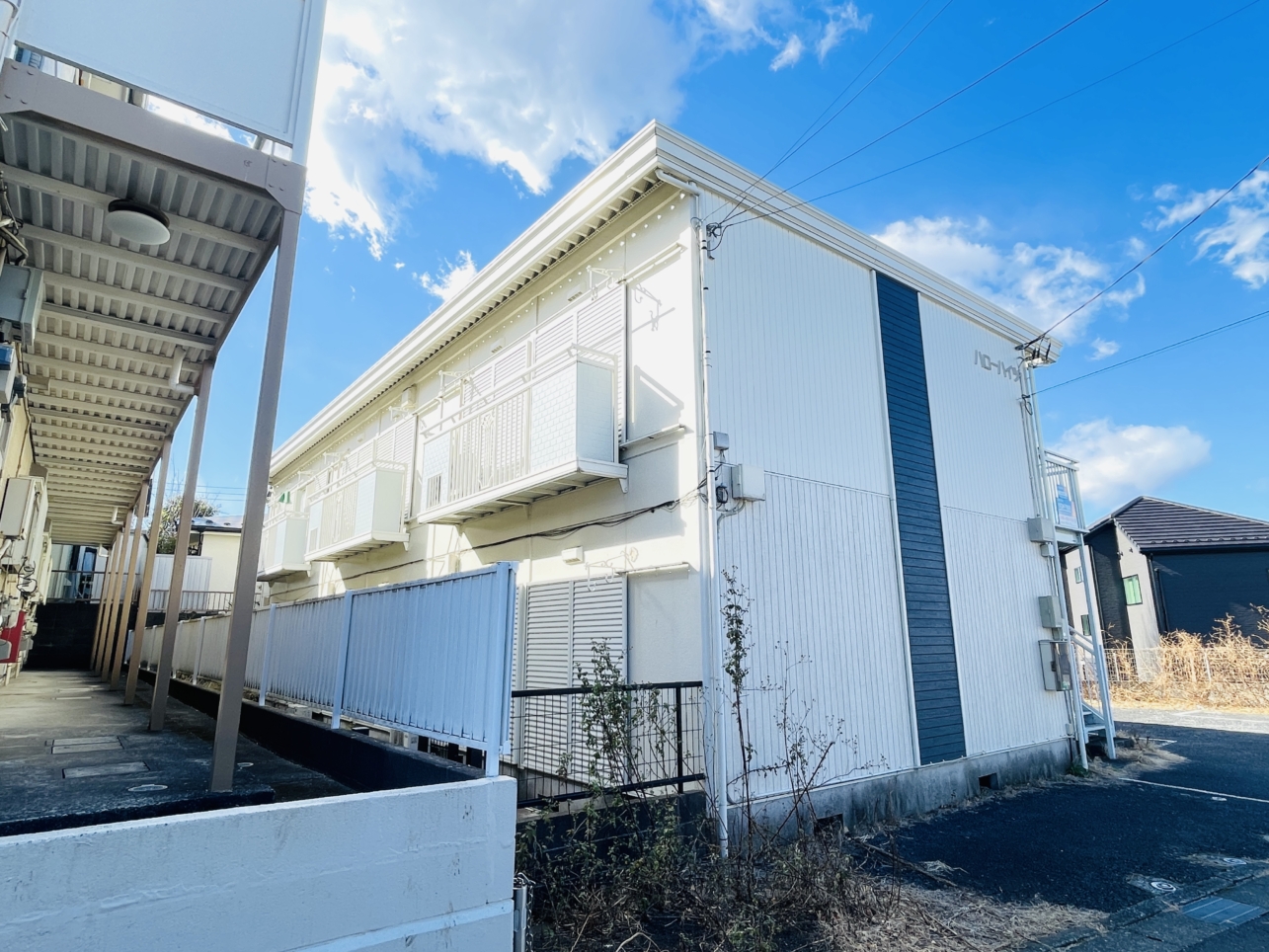 【ハローハイツ】敷地内駐車場☆近隣商業施設も充実