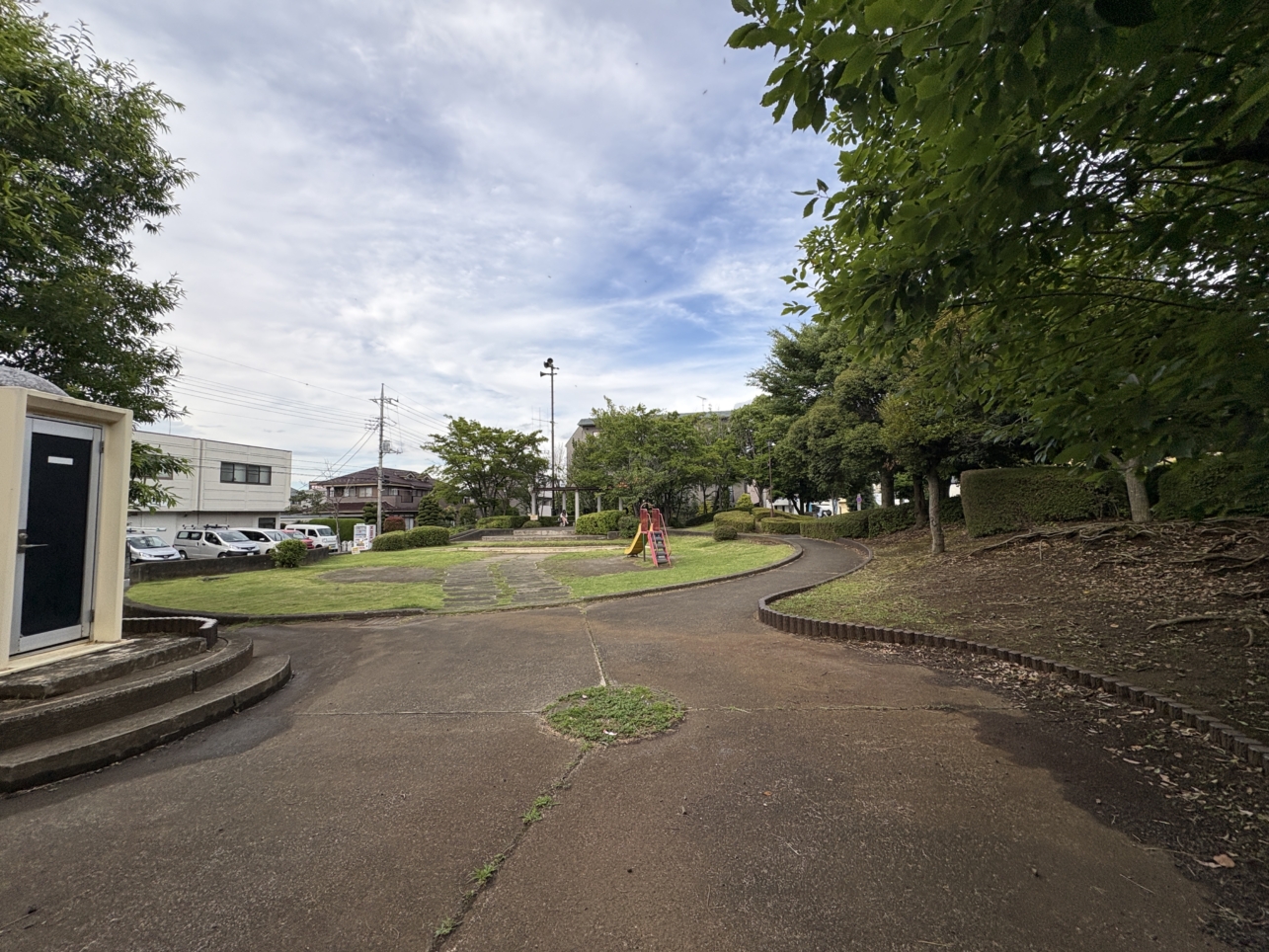 堀之内から徒歩圏内の「松木峰ケ屋谷戸公園」のご紹介☆