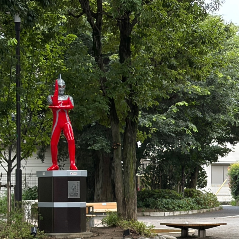 砧8丁目の公園でウルトラセブンを発見！