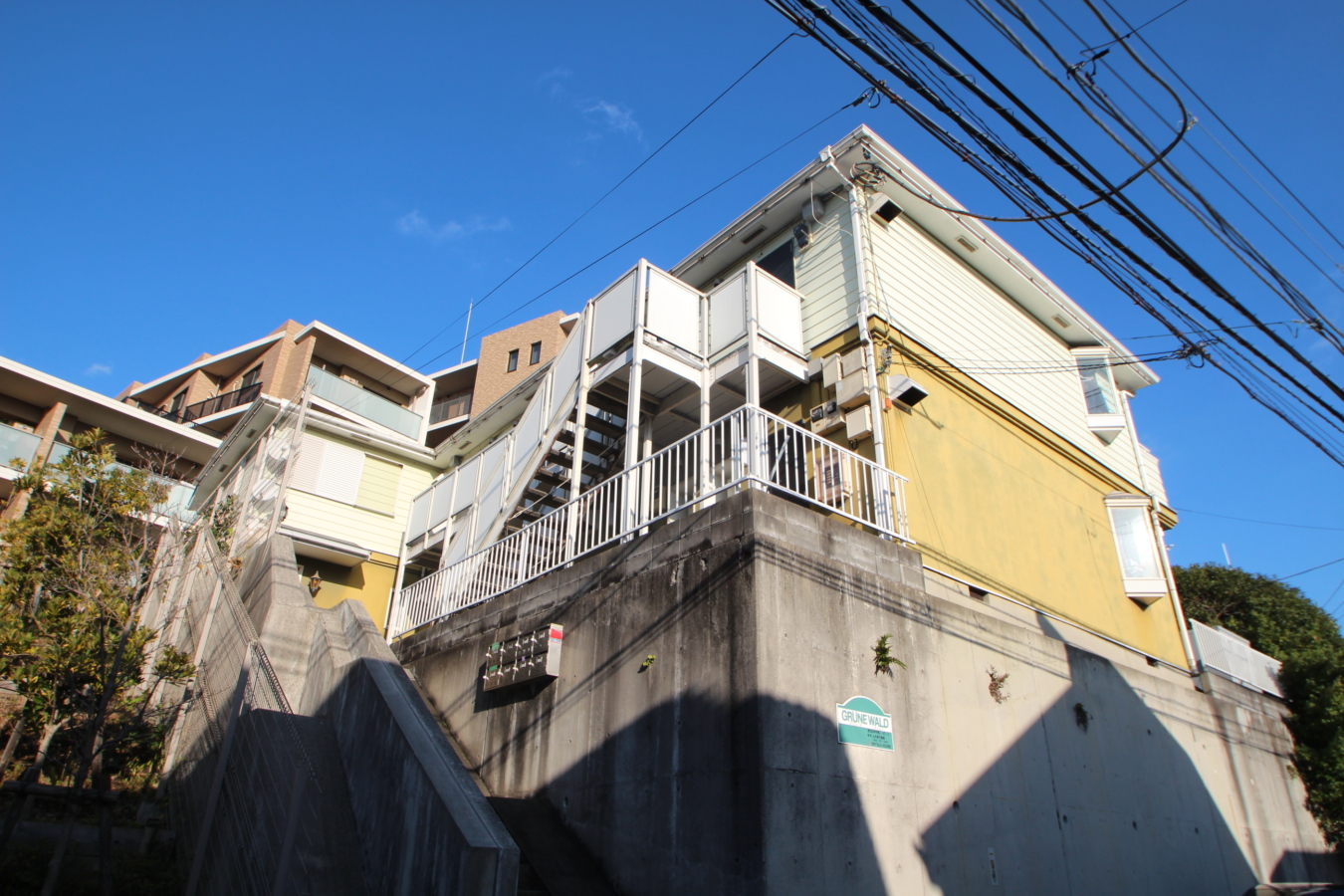 【グリューネヴァルト】妙蓮寺駅徒歩3分！ダブルロックのお部屋です♪