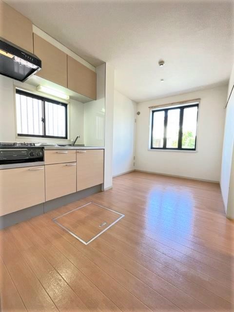 駅徒歩4分の明るい角部屋！フラックアパートメント♪
