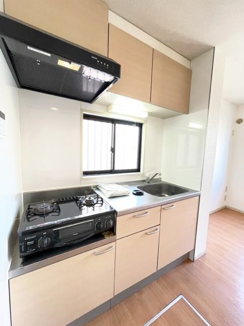 駅徒歩4分の明るい角部屋！フラックアパートメント♪