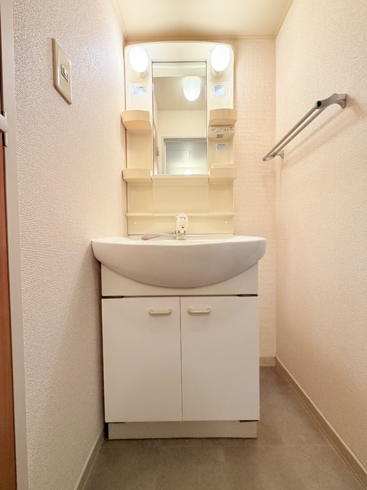 便利な3口システムキッチン✨（ディアス幸）