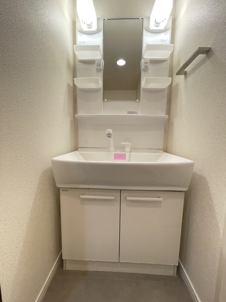 百草園駅徒歩8分☆広々3LDK