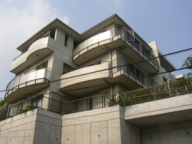 【ＲＥＧＥＮＣＹ　ＣＯＵＲＴ】全室トランクルーム付きのお部屋です♪