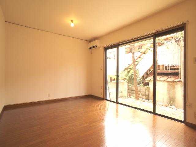 ファミリー歓喜の広々P付き☆（宮坂一戸建）