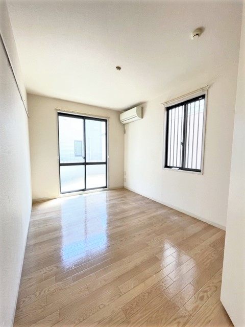 駅徒歩4分の明るい角部屋！フラックアパートメント♪