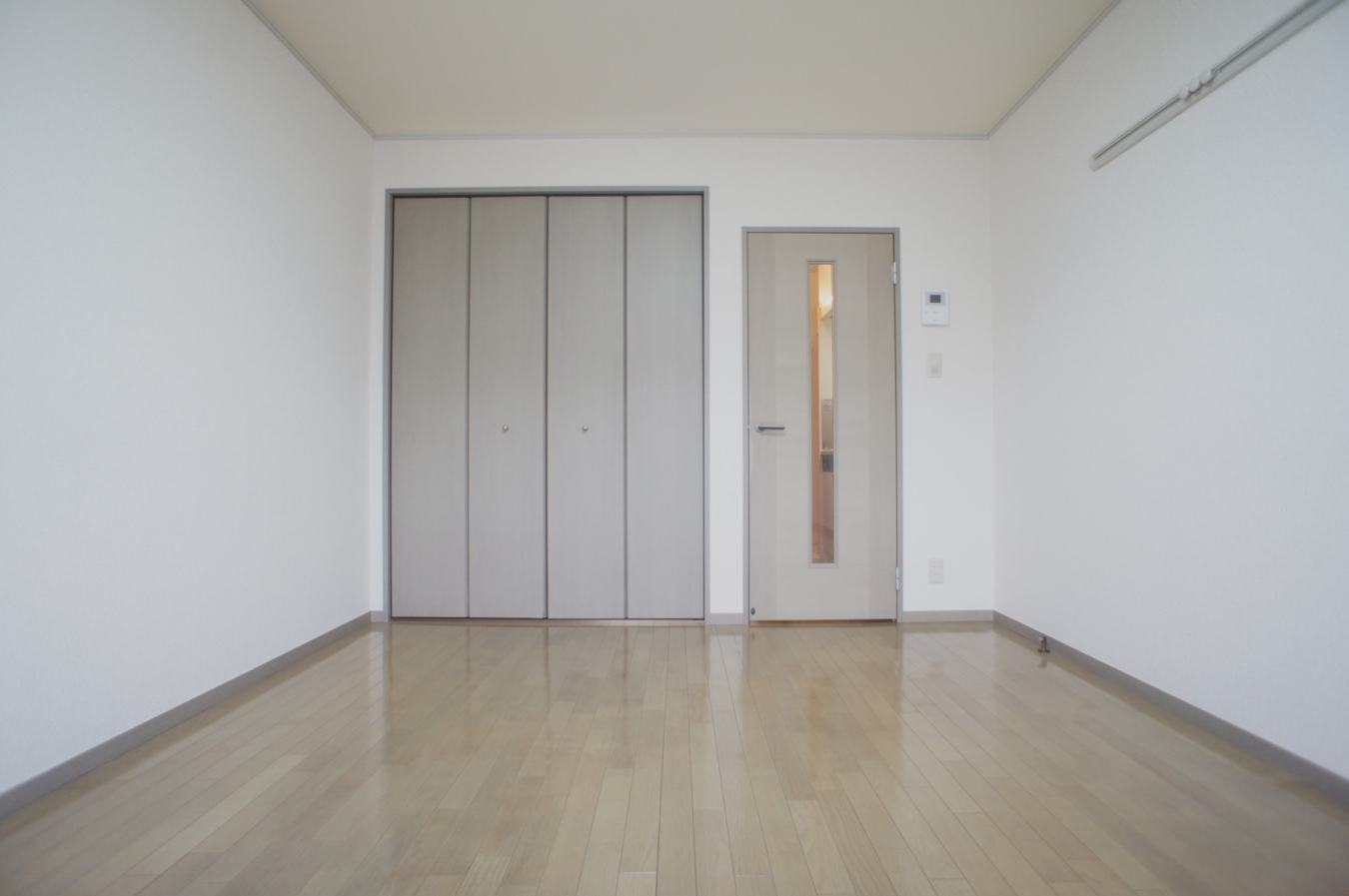 閑静な住宅街に佇む、ゆとりの9帖1K♪（ディアコート翠）