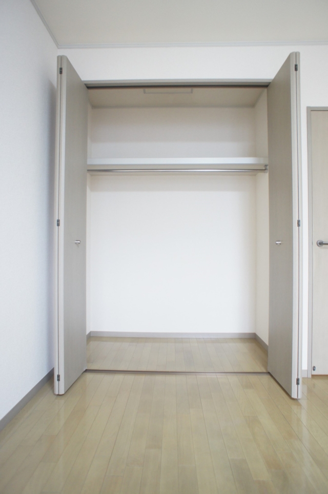 閑静な住宅街に佇む、ゆとりの9帖1K♪（ディアコート翠）